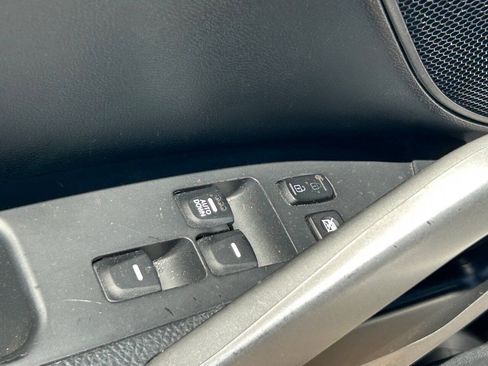 Used 2017 Hyundai Veloster FWD image 26