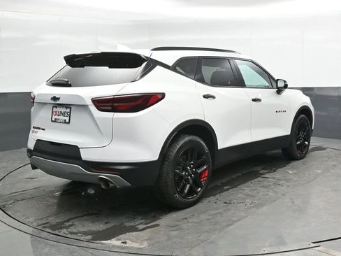 Used 2023 Chevrolet Blazer LT AWD/4WD image 2