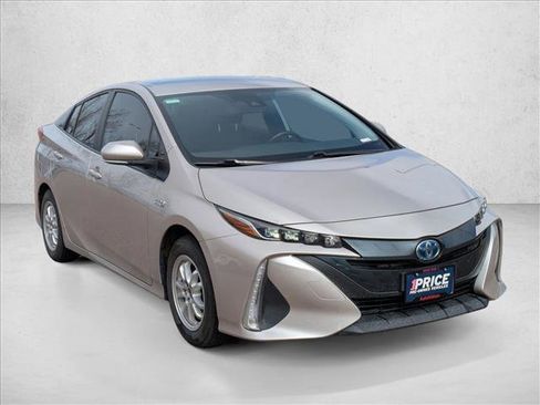 Used 2021 Toyota Prius Prime XLE image 3