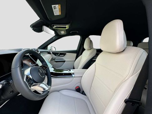 Used 2026 Mercedes-Benz GLC 300 4MATIC image 22
