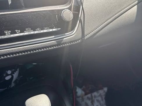 Used 2024 Toyota Corolla SE FWD image 2