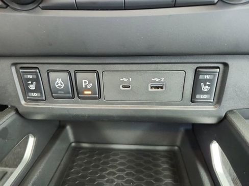 Used 2024 Nissan Frontier SV w/ SV Convenience Package image 31