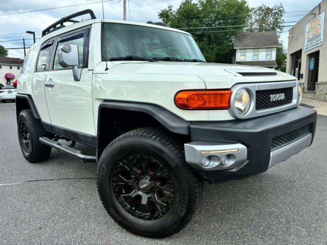 Used 2013 Toyota FJ Cruiser 4WD w/ Upgrade Pkg image 3