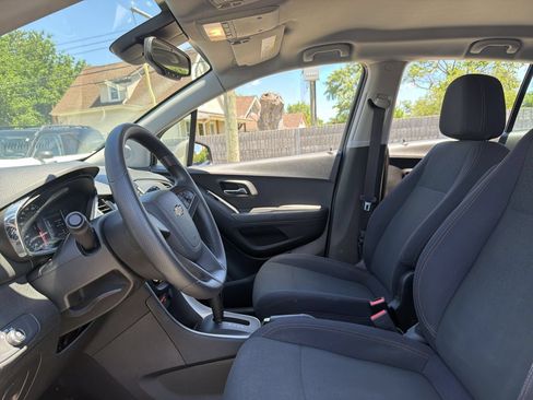Used 2019 Chevrolet Trax LS FWD image 13