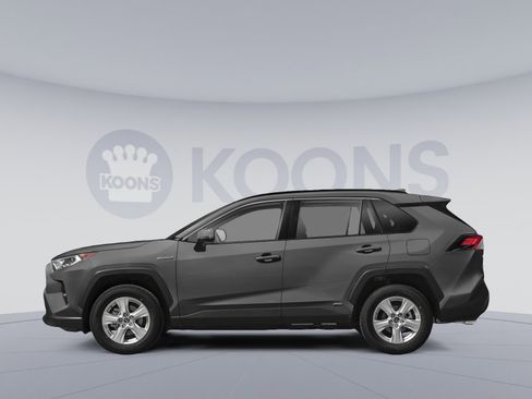 Used 2021 Toyota RAV4 XLE w/ Convenience Package AWD/4WD image 4