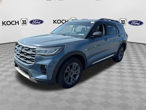 Used 2025 Ford Explorer Active w/ Active Comfort Package AWD/4WD image 3