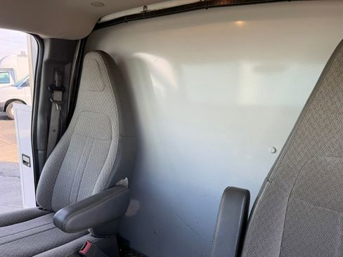 Used 2016 GMC Savana 3500 image 34