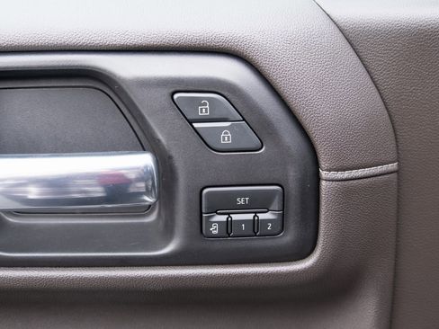 Used 2020 Chevrolet Silverado 1500 LTZ image 15