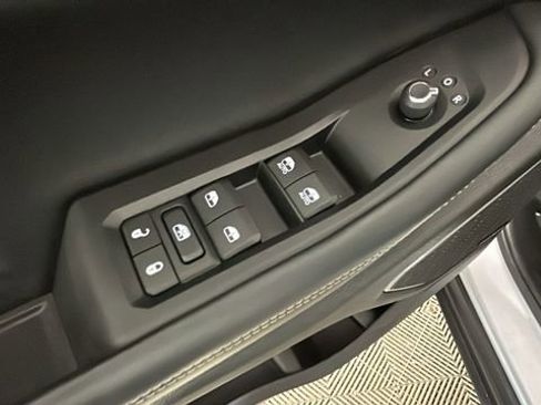Used 2023 Jeep Grand Cherokee 4WD 4xe image 11