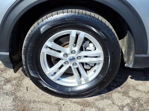 Used 2024 Ford Explorer XLT w/ Equipment Group 202A AWD/4WD image 9