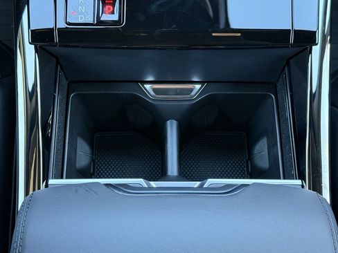 New 2025 Land Rover Range Rover Sport SE image 21