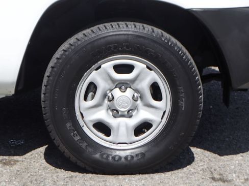 Used 2015 Toyota Tacoma 2WD Access Cab image 28