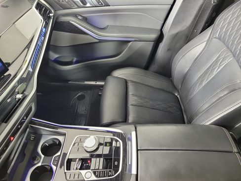 Certified 2025 BMW X7 M60i AWD/4WD image 23