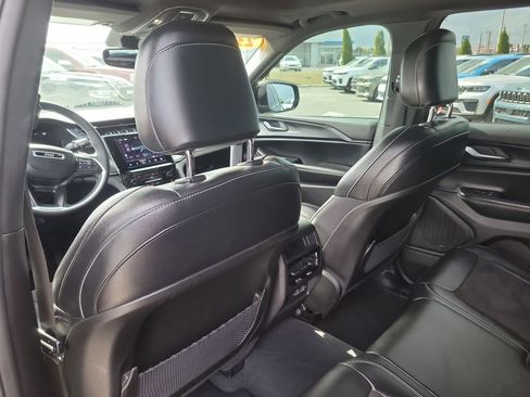 Used 2023 Jeep Grand Cherokee Altitude image 10