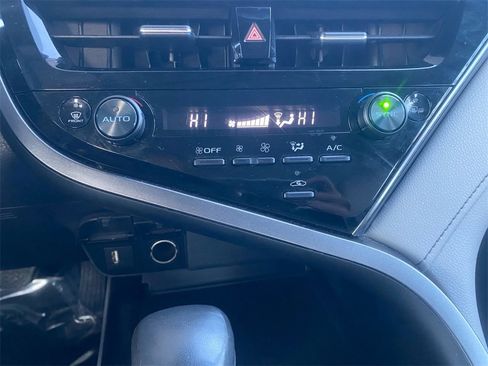 Used 2024 Toyota Camry SE w/ Convenience Package image 20