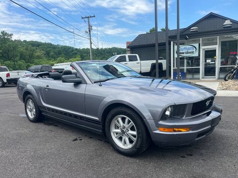 Used 2006 Ford Mustang Convertible RWD image 5