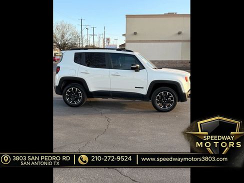 Used 2023 Jeep Renegade Latitude AWD/4WD image 5