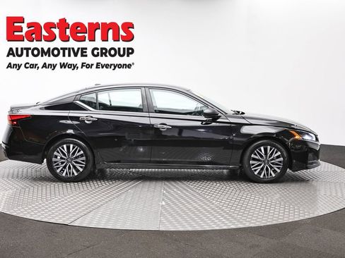 Used 2024 Nissan Altima 2.5 SV image 4