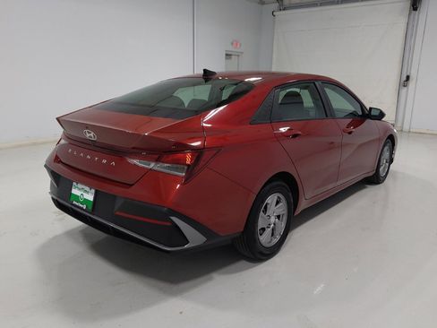 Used 2025 Hyundai Elantra SE FWD image 9