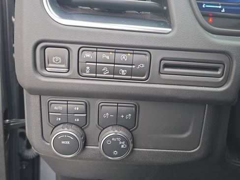 Used 2022 Chevrolet Tahoe Z71 w/ Luxury Package image 23