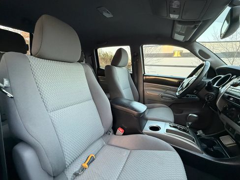 Used 2012 Toyota Tacoma PreRunner w/ SR5 Pkg RWD image 17