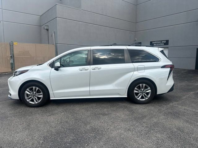 Used 2022 Toyota Sienna XLE w/ XLE Plus Package AWD/4WD image 6