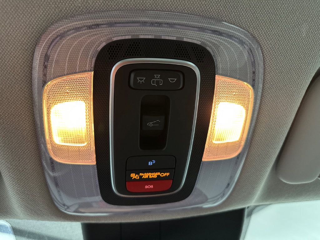 Used 2025 Hyundai Elantra Limited FWD image 31