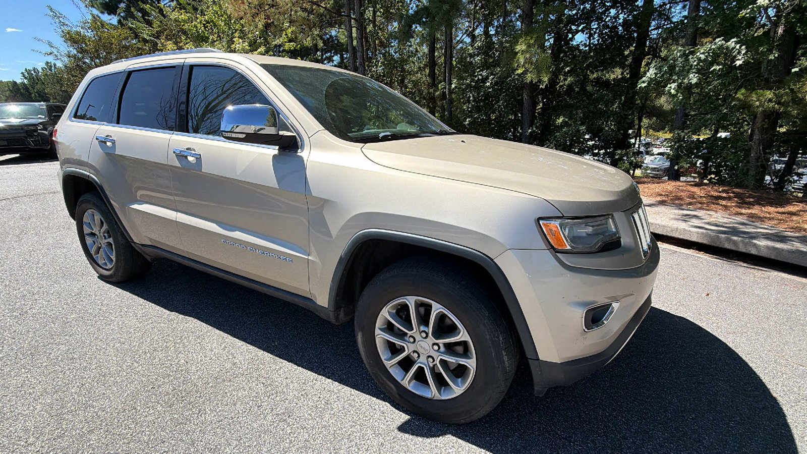 Used 2015 Jeep Grand Cherokee Limited w/ Luxury Group II AWD/4WD image 5