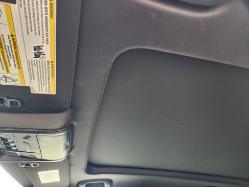 Used 2024 Cadillac XT4 Premium Luxury image 33