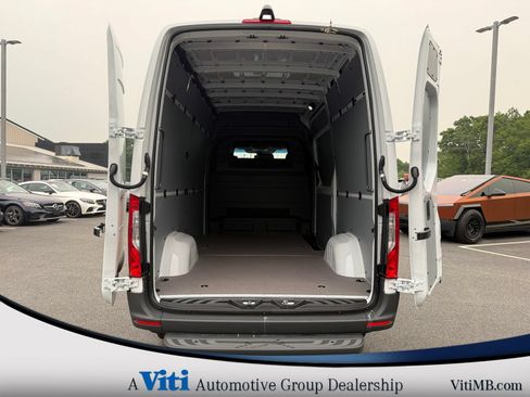 Used 2026 Mercedes-Benz Sprinter 2500 image 16