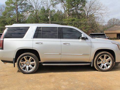 Used 2017 Cadillac Escalade Luxury image 8