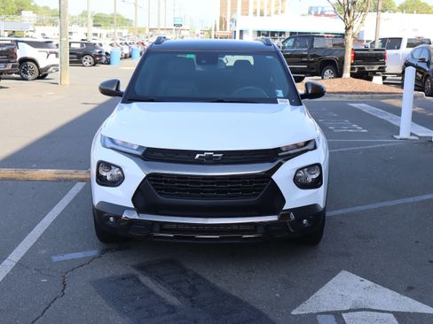 Used 2021 Chevrolet TrailBlazer ACTIV w/ Technology Package FWD image 3