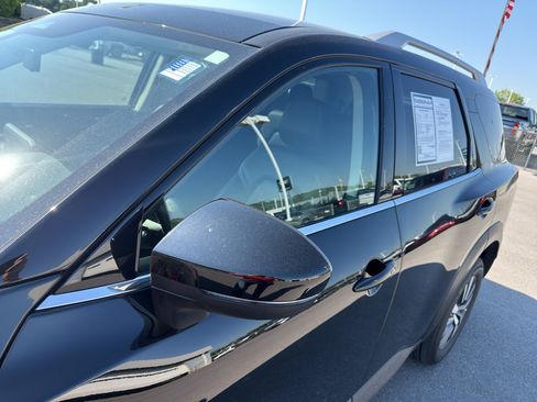 Used 2025 Nissan Pathfinder SL AWD/4WD image 14