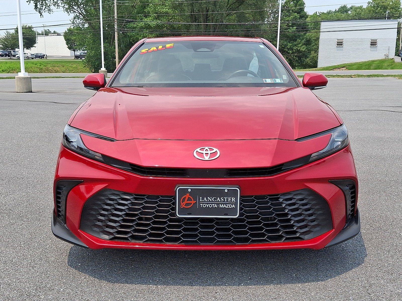 Used 2025 Toyota Camry SE FWD image 2
