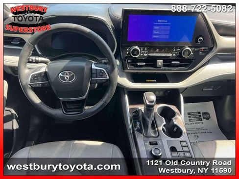 Used 2023 Toyota Highlander Limited AWD/4WD image 16