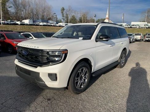 New 2025 Ford Expedition Active image 4