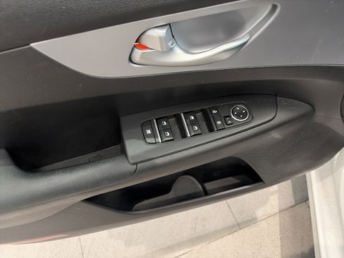 Used 2023 Kia Forte LXS image 9