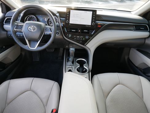 Used 2023 Toyota Camry XLE image 10