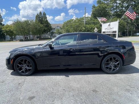 Used 2020 Chrysler 300 Touring w/ Sport Appearance Package RWD image 5