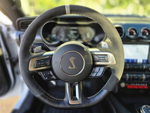 Used 2022 Ford Mustang Shelby GT500 w/ Carbon Fiber Track Pack image 26