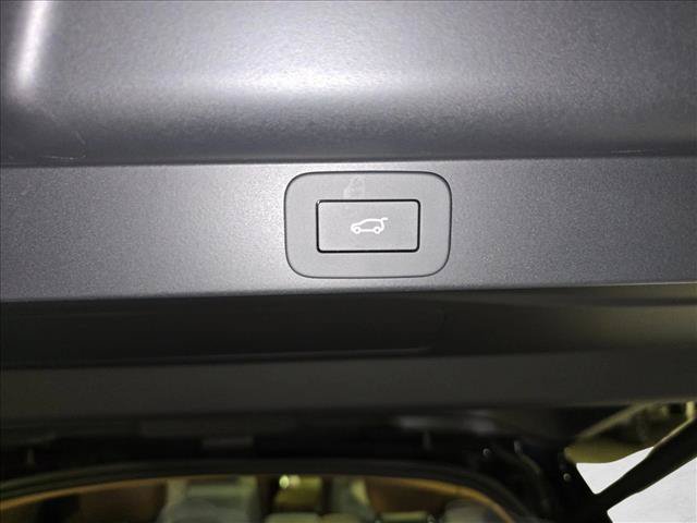 New 2026 Land Rover Range Rover SV AWD/4WD image 13