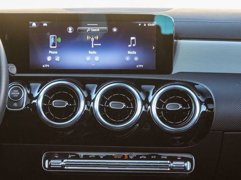 Used 2025 Mercedes-Benz CLA 250 4MATIC image 15