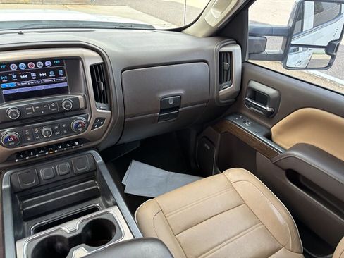 Used 2017 GMC Sierra 2500 Denali w/ Duramax Plus Package image 13