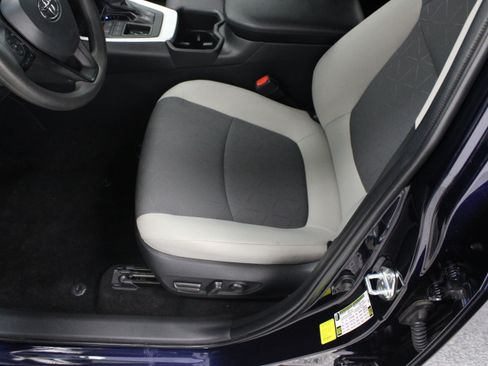Used 2025 Toyota RAV4 XLE w/ Convenience Package FWD image 15