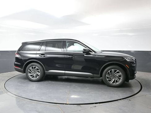 Used 2023 Lincoln Aviator AWD image 4