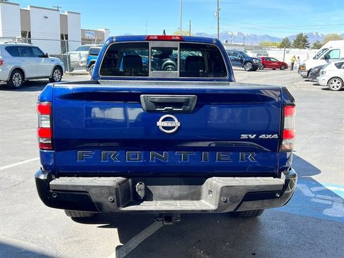 Used 2022 Nissan Frontier SV w/ Graphics Package image 6
