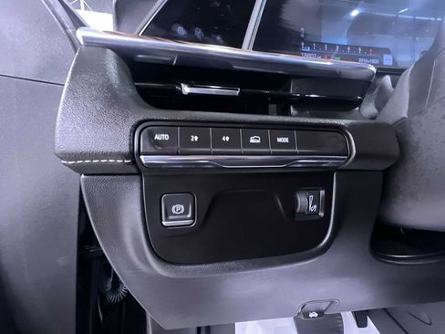 Used 2023 Cadillac Escalade Premium Luxury image 16