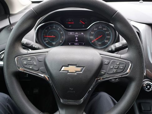 Used 2018 Chevrolet Cruze LT w/ Convenience Package FWD image 22