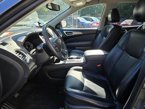 Used 2020 Nissan Pathfinder SL FWD image 4