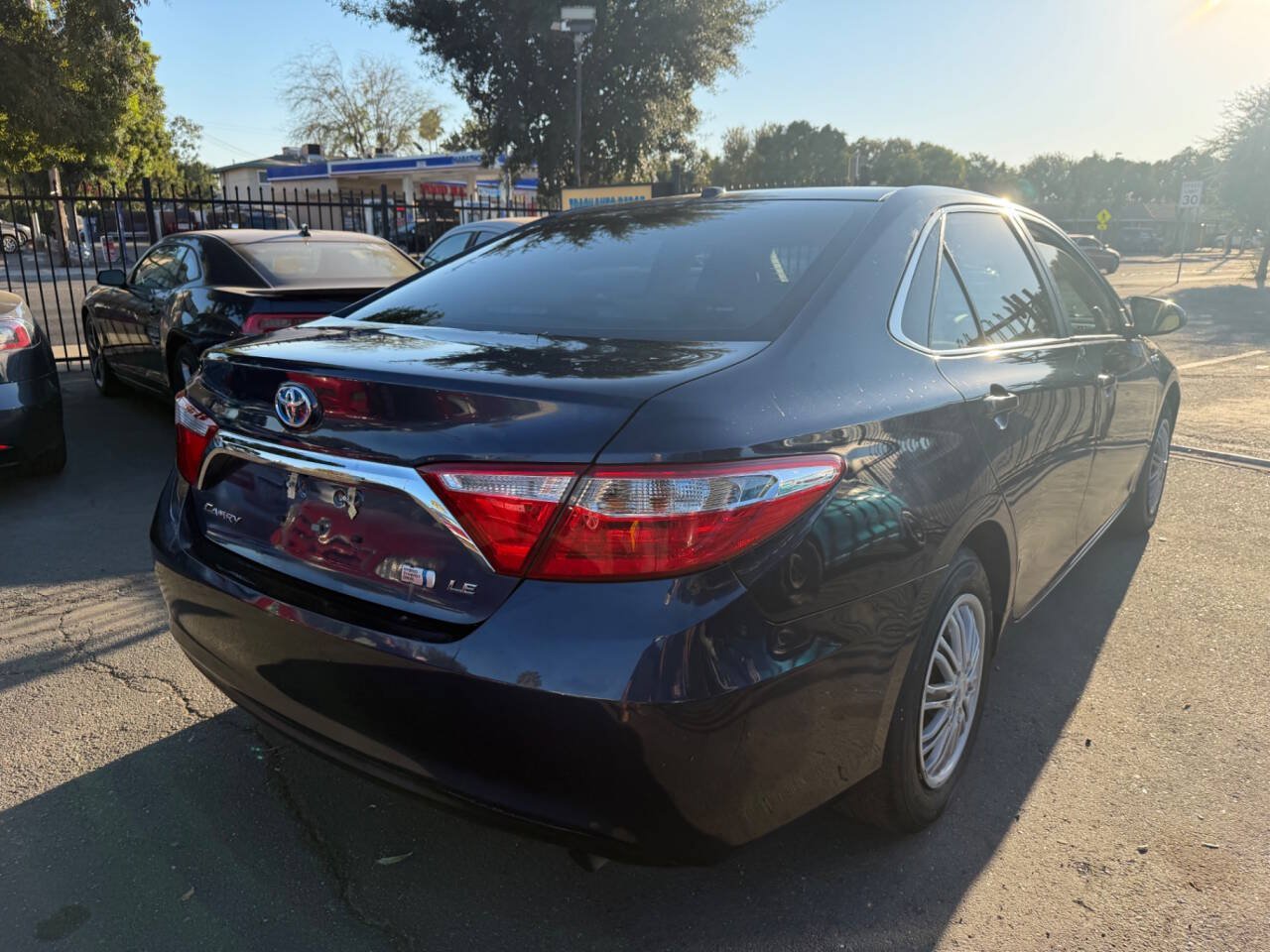 Used 2015 Toyota Camry LE FWD image 4